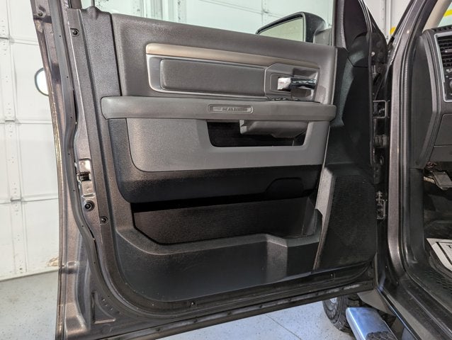 2016 RAM 1500 4WD Crew Cab 140.5" Big Horn