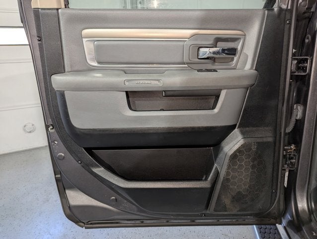 2016 RAM 1500 4WD Crew Cab 140.5" Big Horn