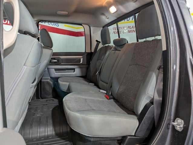 2016 RAM 1500 4WD Crew Cab 140.5" Big Horn