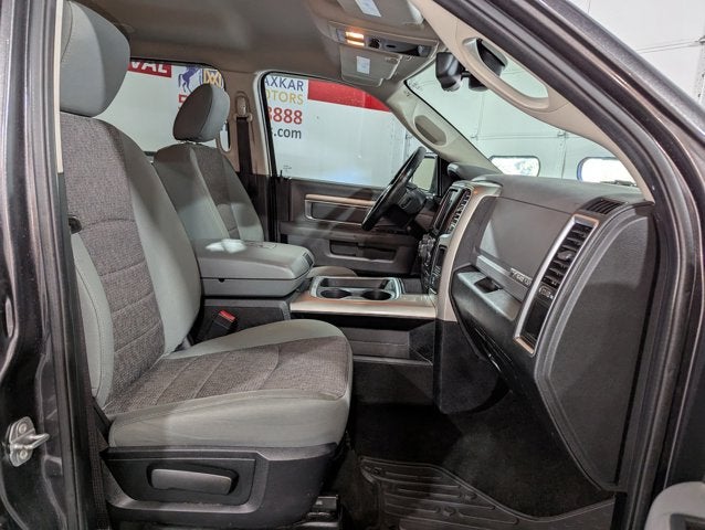 2016 RAM 1500 4WD Crew Cab 140.5" Big Horn