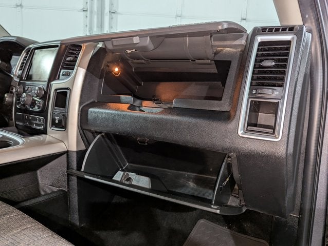 2016 RAM 1500 4WD Crew Cab 140.5" Big Horn