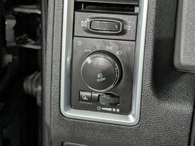 2016 RAM 1500 4WD Crew Cab 140.5" Big Horn