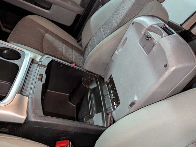 2016 RAM 1500 4WD Crew Cab 140.5" Big Horn