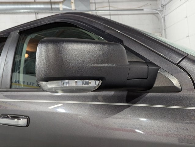 2016 RAM 1500 4WD Crew Cab 140.5" Big Horn