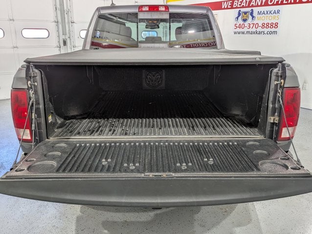 2016 RAM 1500 4WD Crew Cab 140.5" Big Horn