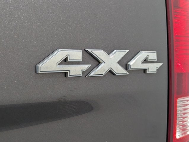 2016 RAM 1500 4WD Crew Cab 140.5" Big Horn