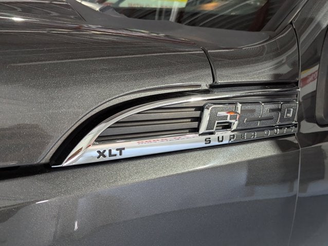 2015 Ford Super Duty F-250 SRW 4x4 Crew Cab XLT