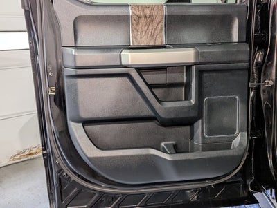 2017 Ford Super Duty F-350 SRW 6.2L 8 Cyl Lariat 4WD Crew Cab 8' Box