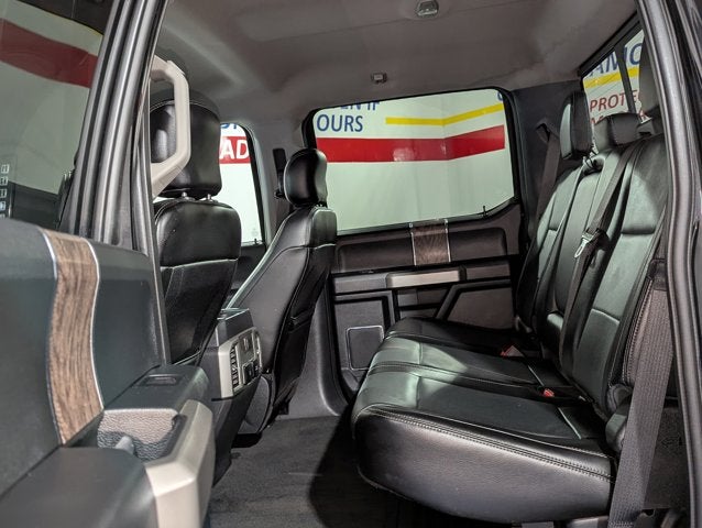 2017 Ford Super Duty F-350 SRW 6.2L 8 Cyl Lariat 4WD Crew Cab 8' Box