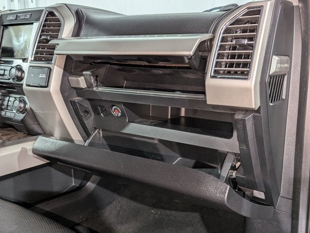 2017 Ford Super Duty F-350 SRW 6.2L 8 Cyl Lariat 4WD Crew Cab 8' Box