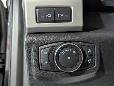 2017 Ford Super Duty F-350 SRW 6.2L 8 Cyl Lariat 4WD Crew Cab 8' Box