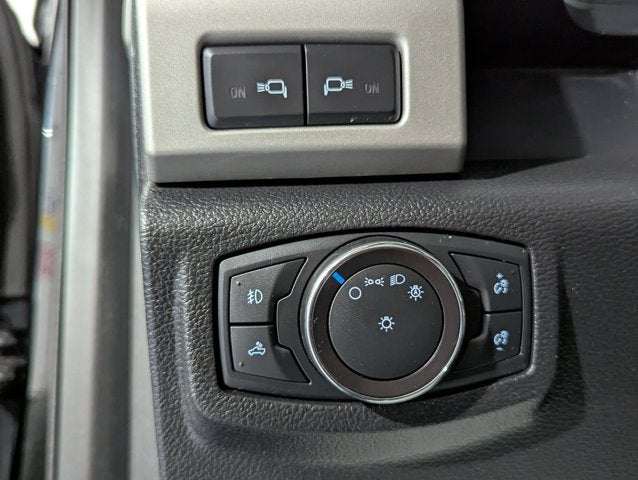 2017 Ford Super Duty F-350 SRW 6.2L 8 Cyl Lariat 4WD Crew Cab 8' Box