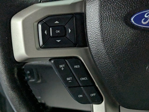 2017 Ford Super Duty F-350 SRW 6.2L 8 Cyl Lariat 4WD Crew Cab 8' Box