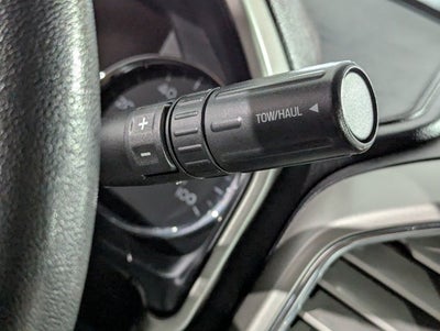 2017 Ford Super Duty F-350 SRW 6.2L 8 Cyl Lariat 4WD Crew Cab 8' Box