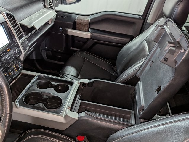 2017 Ford Super Duty F-350 SRW 6.2L 8 Cyl Lariat 4WD Crew Cab 8' Box