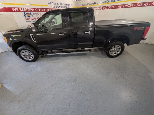 2017 Ford Super Duty F-350 SRW 6.2L 8 Cyl Lariat 4WD Crew Cab 8' Box