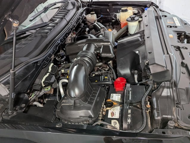 2017 Ford Super Duty F-350 SRW 6.2L 8 Cyl Lariat 4WD Crew Cab 8' Box