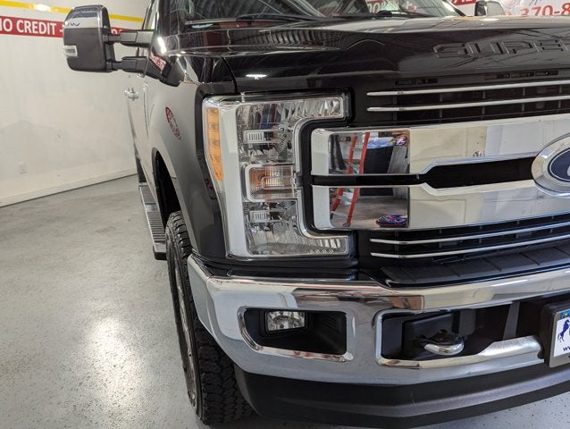 2017 Ford Super Duty F-350 SRW 6.2L 8 Cyl Lariat 4WD Crew Cab 8' Box