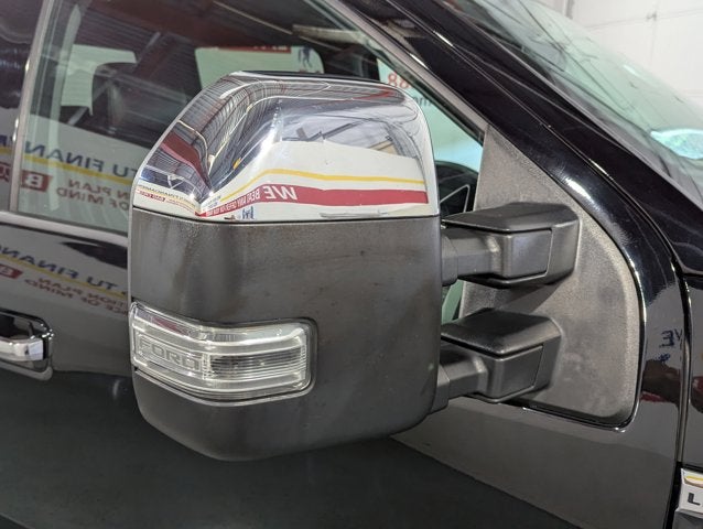 2017 Ford Super Duty F-350 SRW 6.2L 8 Cyl Lariat 4WD Crew Cab 8' Box