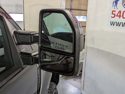 2017 Ford Super Duty F-350 SRW 6.2L 8 Cyl Lariat 4WD Crew Cab 8' Box