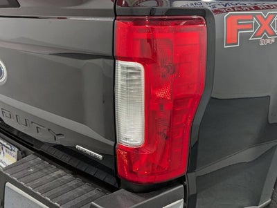 2017 Ford Super Duty F-350 SRW 6.2L 8 Cyl Lariat 4WD Crew Cab 8' Box