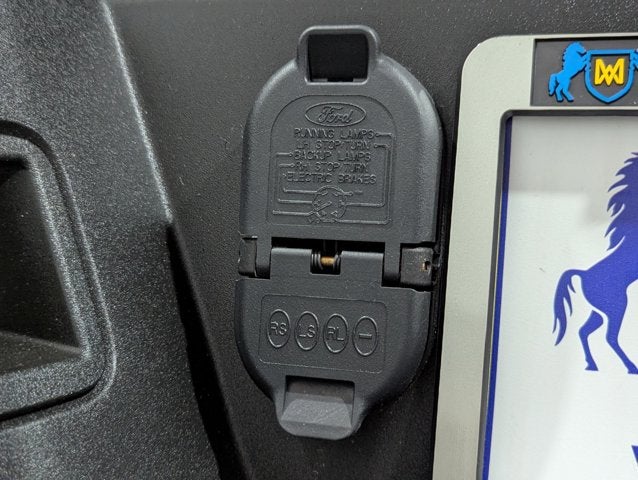 2017 Ford Super Duty F-350 SRW 6.2L 8 Cyl Lariat 4WD Crew Cab 8' Box