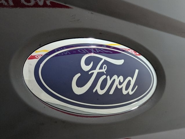 2017 Ford Super Duty F-350 SRW 6.2L 8 Cyl Lariat 4WD Crew Cab 8' Box