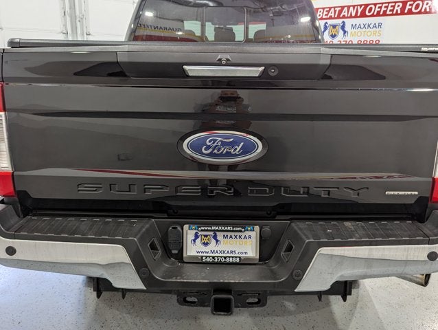 2017 Ford Super Duty F-350 SRW 6.2L 8 Cyl Lariat 4WD Crew Cab 8' Box