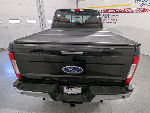 2017 Ford Super Duty F-350 SRW 6.2L 8 Cyl Lariat 4WD Crew Cab 8' Box