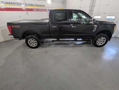 2017 Ford Super Duty F-350 SRW 6.2L 8 Cyl Lariat 4WD Crew Cab 8' Box