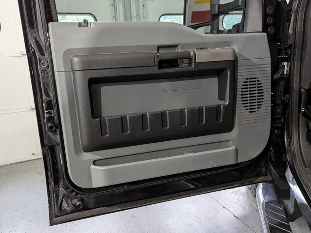 2016 Ford Super Duty F-350 DRW 6.7L V8 Diesel 4WD Crew Cab 172" XLT