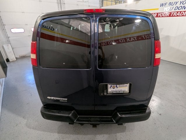 2013 Chevrolet Express Passenger 6.0L 8 Cyl RWD 3500 155" LS w/1LS