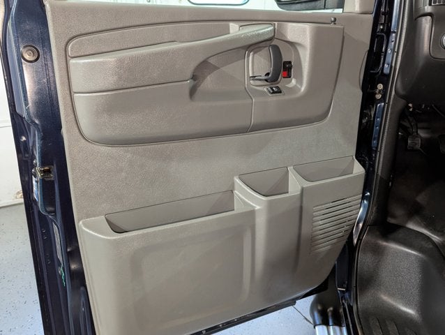 2013 Chevrolet Express Passenger 6.0L 8 Cyl RWD 3500 155" LS w/1LS