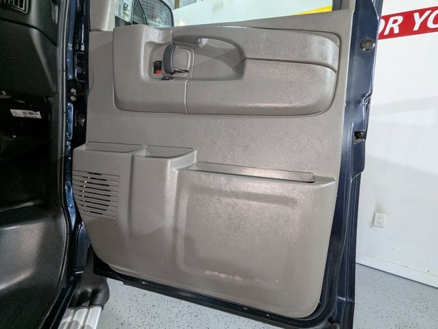 2013 Chevrolet Express Passenger 6.0L 8 Cyl RWD 3500 155" LS w/1LS