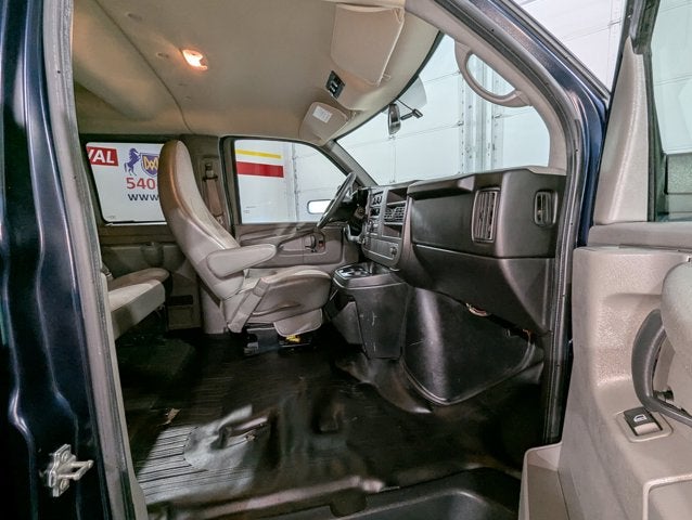 2013 Chevrolet Express Passenger 6.0L 8 Cyl RWD 3500 155" LS w/1LS