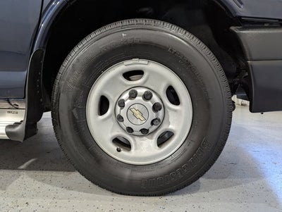 2013 Chevrolet Express Passenger 6.0L 8 Cyl RWD 3500 155" LS w/1LS