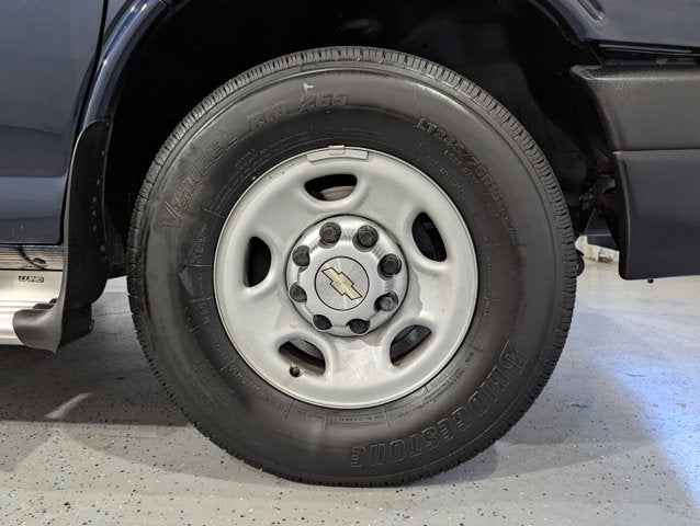 2013 Chevrolet Express Passenger 6.0L 8 Cyl RWD 3500 155" LS w/1LS