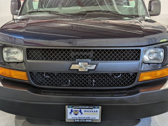 2013 Chevrolet Express Passenger 6.0L 8 Cyl RWD 3500 155" LS w/1LS