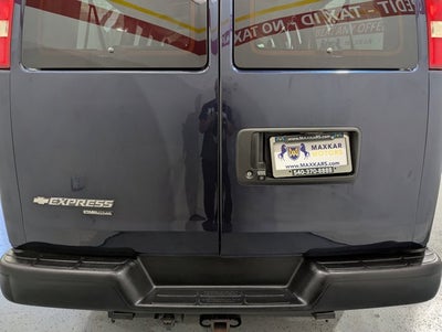 2013 Chevrolet Express Passenger 6.0L 8 Cyl RWD 3500 155" LS w/1LS