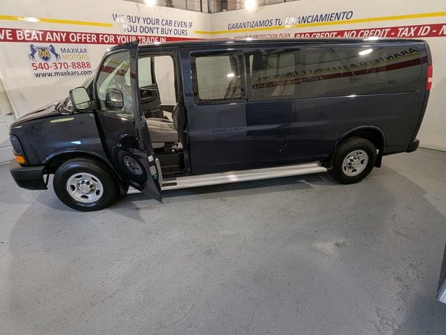 2013 Chevrolet Express Passenger 6.0L 8 Cyl RWD 3500 155" LS w/1LS