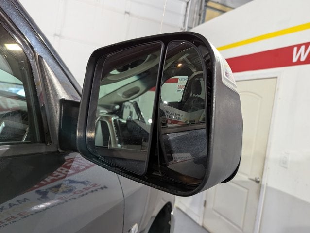 2017 RAM 3500 6.7L 6 Cyl Turbo Diesel Big Horn 4x4 Crew Cab 6'4" Box