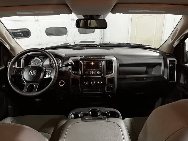 2016 RAM 3500 5.7L 8 Cyl 4WD Crew Cab 169" Tradesman