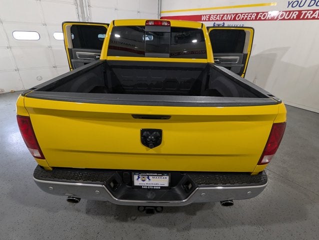 2016 RAM 1500 5.7L 4WD 4WD Crew Cab 140.5" Big Horn