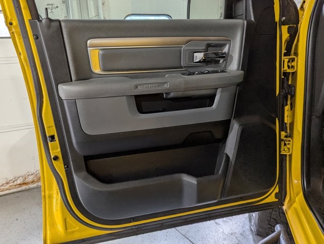 2016 RAM 1500 5.7L 4WD 4WD Crew Cab 140.5" Big Horn