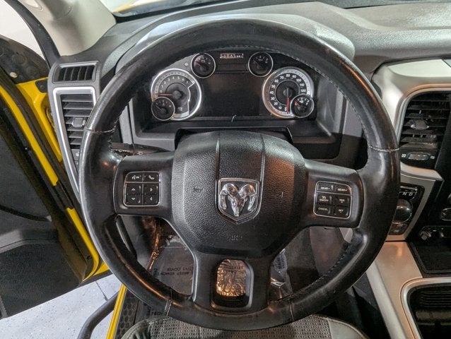 2016 RAM 1500 5.7L 4WD 4WD Crew Cab 140.5" Big Horn