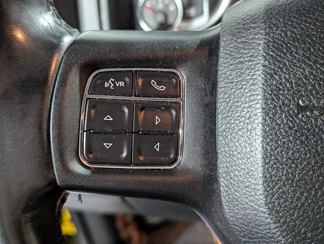 2016 RAM 1500 5.7L 4WD 4WD Crew Cab 140.5" Big Horn