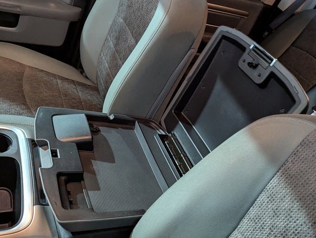 2016 RAM 1500 5.7L 4WD 4WD Crew Cab 140.5" Big Horn