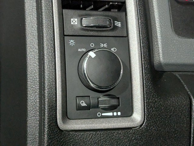 2018 RAM 2500 6.4L 8 Cyl Tradesman 4x4 Crew Cab 6'4" Box