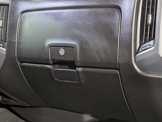 2018 Chevrolet Silverado 1500 5.3L 8 Cyl Z71 4WD Crew Cab 143.5" LT w/2LT