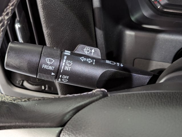 2018 Chevrolet Silverado 1500 5.3L 8 Cyl Z71 4WD Crew Cab 143.5" LT w/2LT